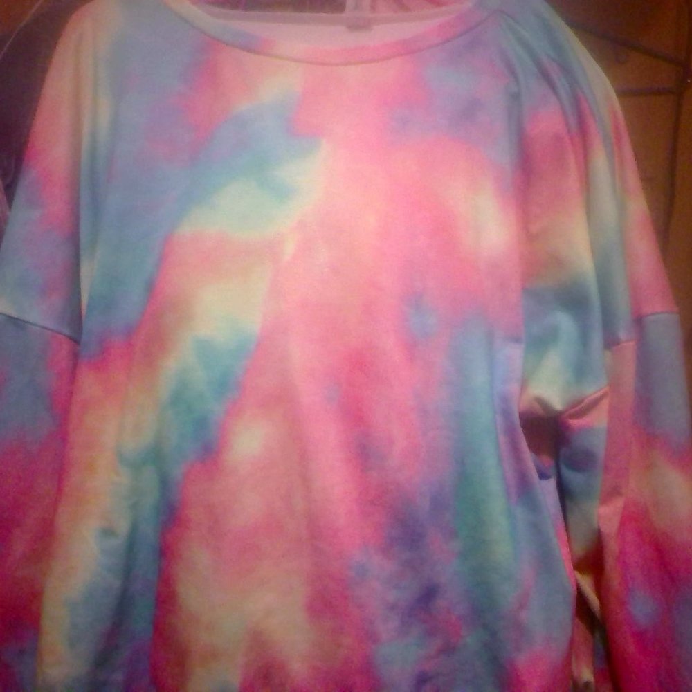 sweatshirt